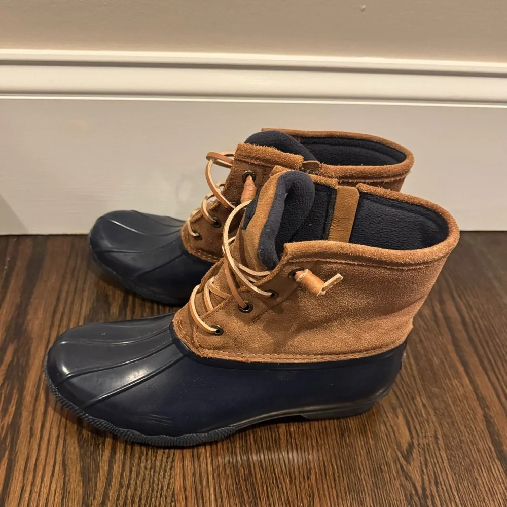 Sperry boots size 9